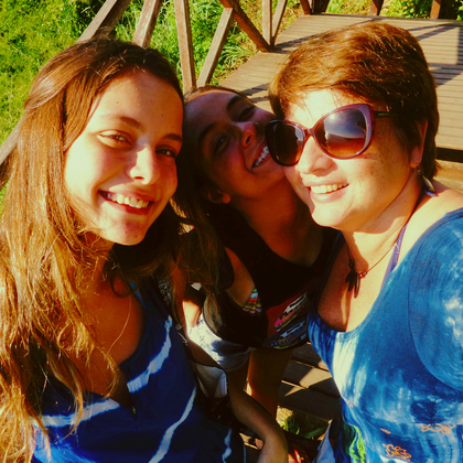 Brazilian host mom and daughter with exchange daughter Zoe from Germany
